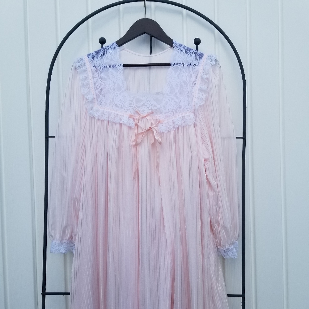 Chardin vintage pink lace two piece nightgown slip